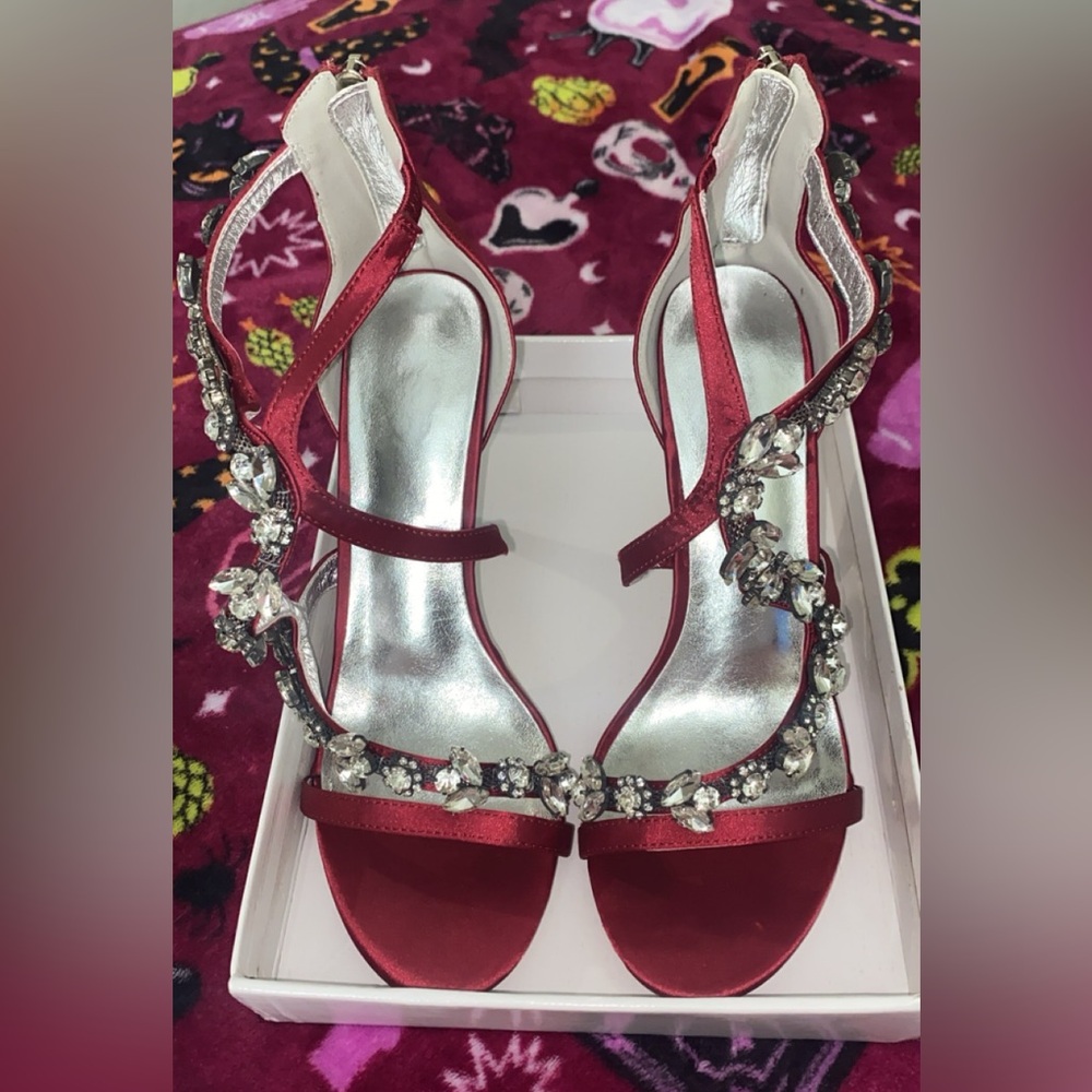 Burgundy heels size 9